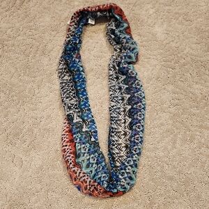 Multicolor Zigzag Patterned Infinity Scarf